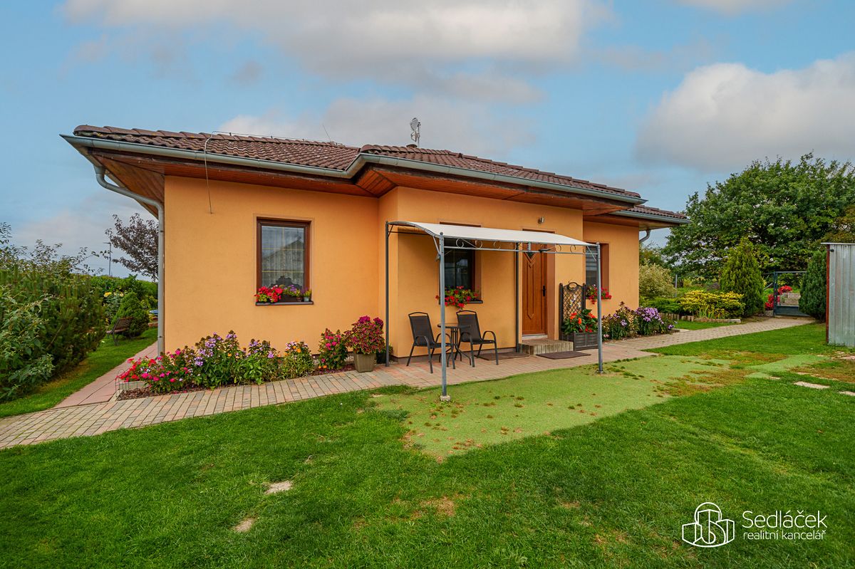 Prodej rodinného domu 100 m², pozemek 1272 m² – fotografie 4