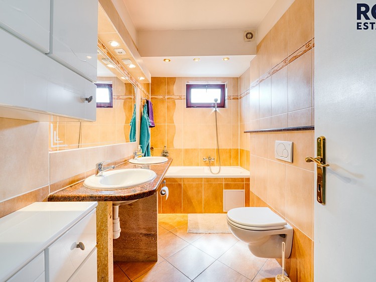 Prodej domu, 194 m² (21 z 39)
