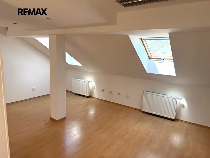 Prodej rodinného domu 240 m², pozemek 280 m², Třebíč – náhled fotky 2