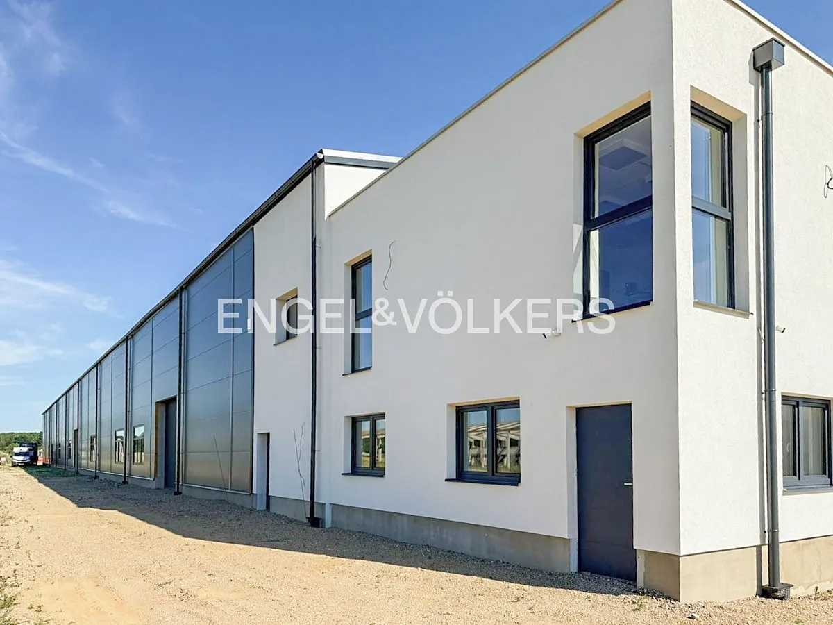 Pronájem skladového prostoru 3500 m²