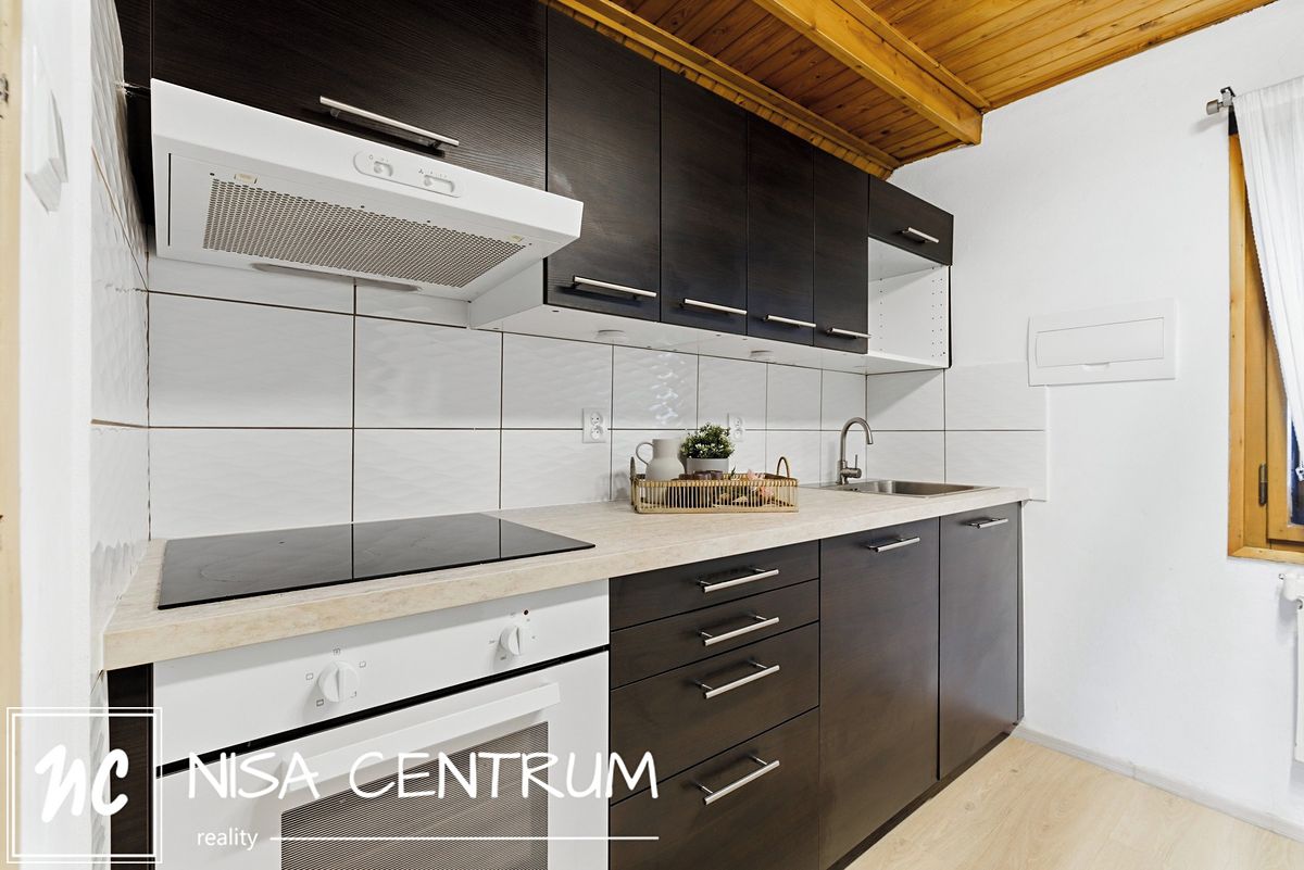 Prodej rodinného domu 220 m², pozemek 1945 m² – fotografie 3