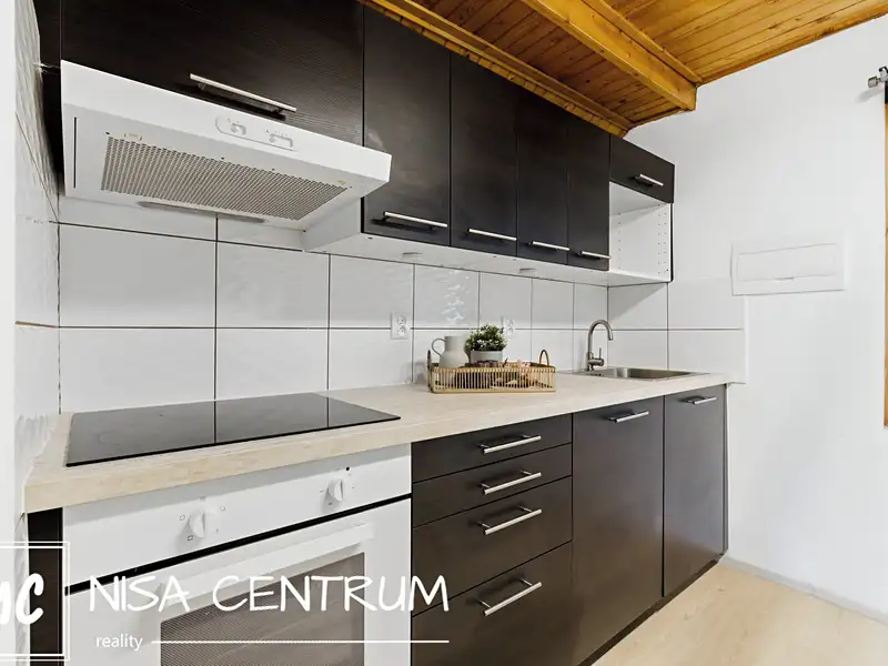 Prodej rodinného domu 220 m², pozemek 1945 m², Hejnice – náhled fotky 3
