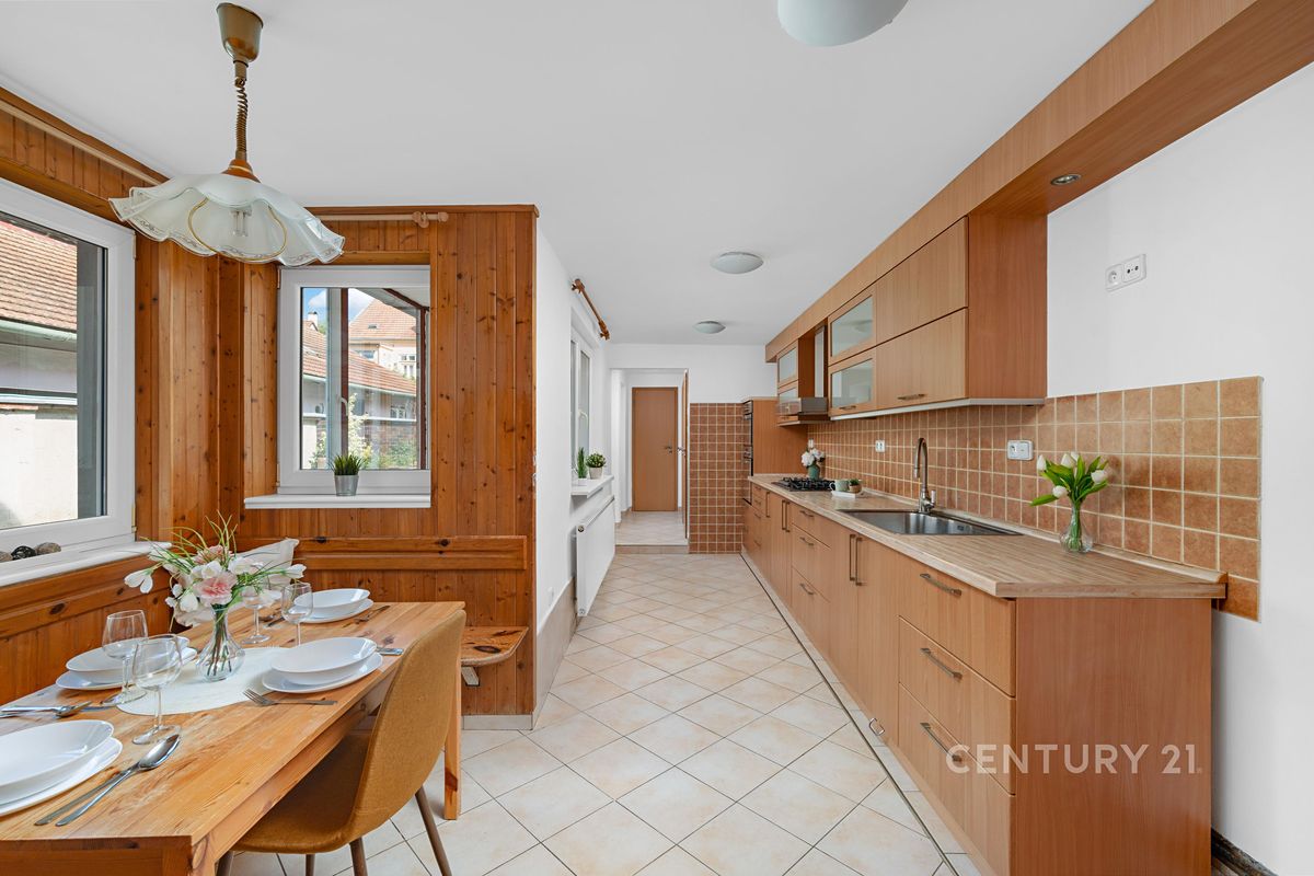 Prodej rodinného domu 140 m², pozemek 403 m² – fotografie 2