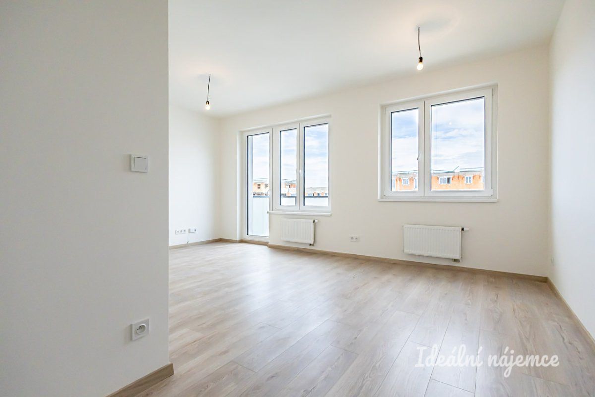Pronájem bytu 1+kk 34 m² – fotografie 3