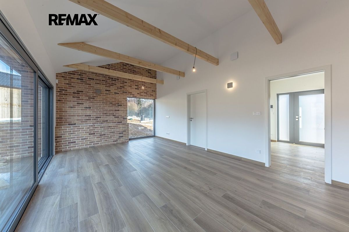 Prodej rodinného domu 115 m², pozemek 720 m² – fotografie 2