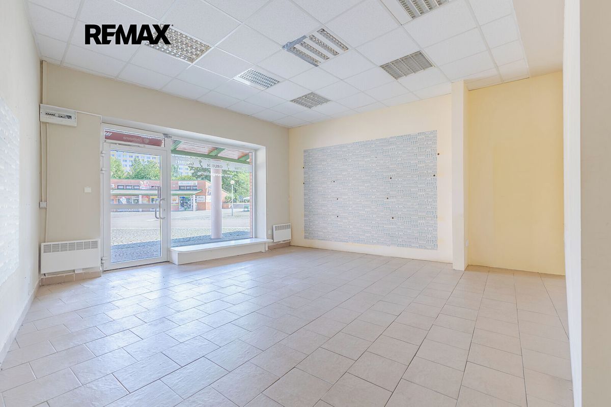 Pronájem obchodního prostoru 42 m² – fotografie 2