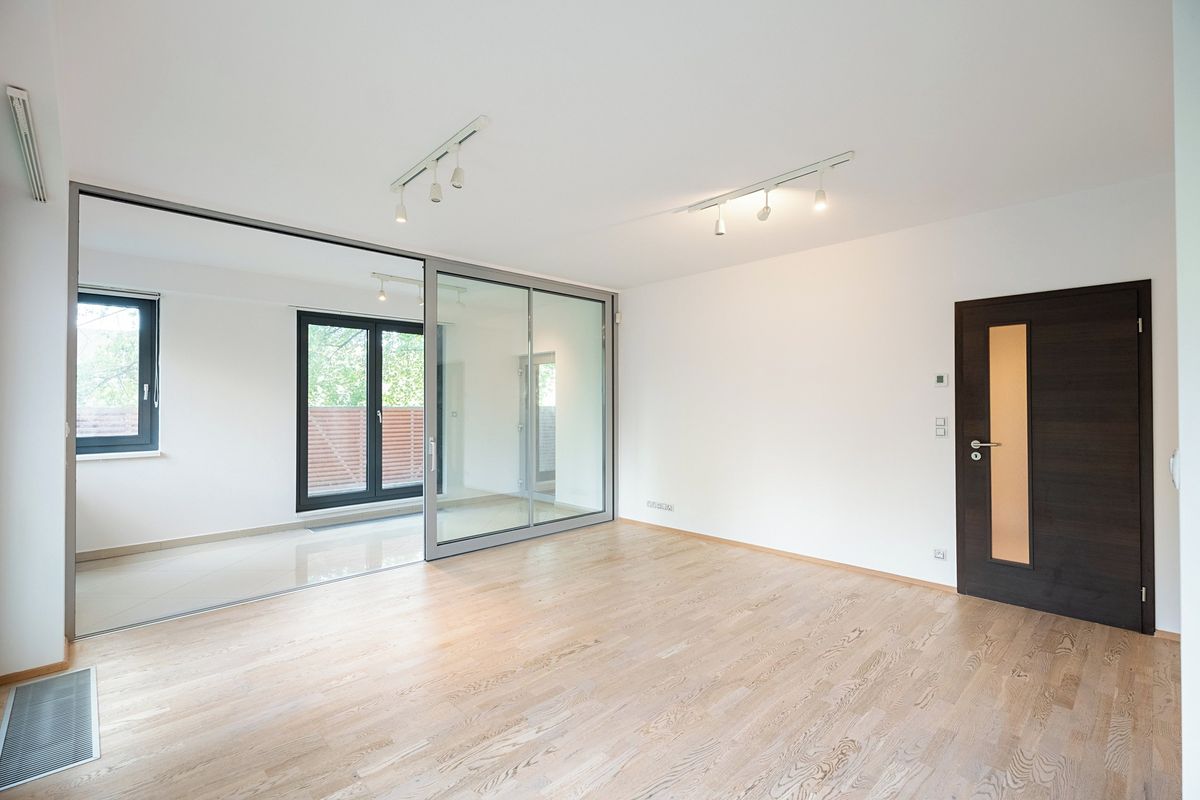 Pronájem bytu 2+kk 66 m² – fotografie 3