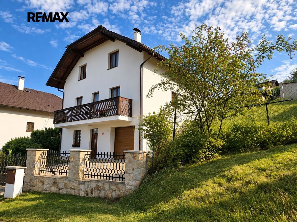 Prodej rodinného domu 266 m², pozemek 780 m²