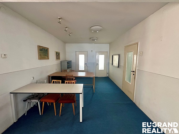 Комерційне приміщення на продаж, 2 400 м² (12 з 35)