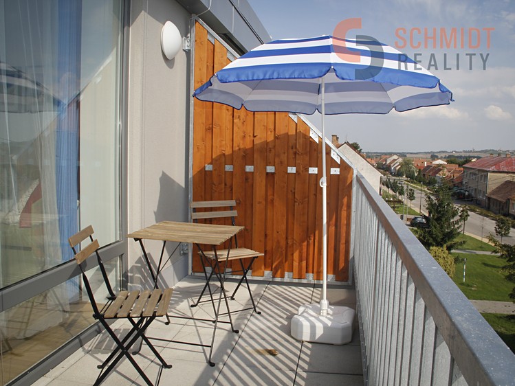 Prodej bytu 1+kk, 32 m² (1 z 7)