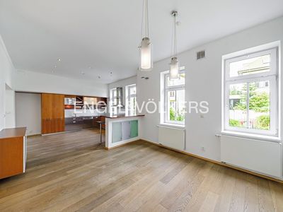 Pronájem rodinného domu 514 m², pozemek 644 m²