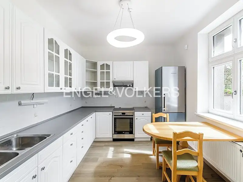 Pronájem rodinného domu 140 m², pozemek 218 m², Praha – náhled fotky 1