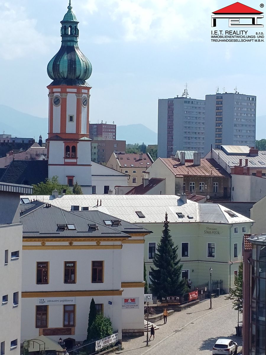 Pronájem kanceláře 300 m²