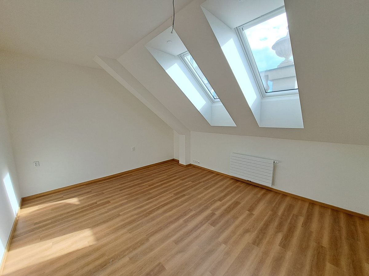 Pronájem bytu 2+kk 58 m² – fotografie 2