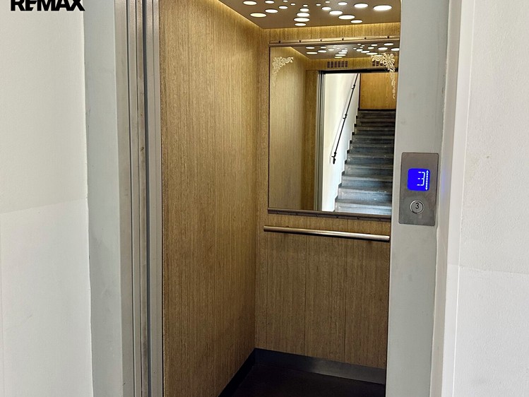 Prodej komerčního prostoru, 736 m² (19 z 34)