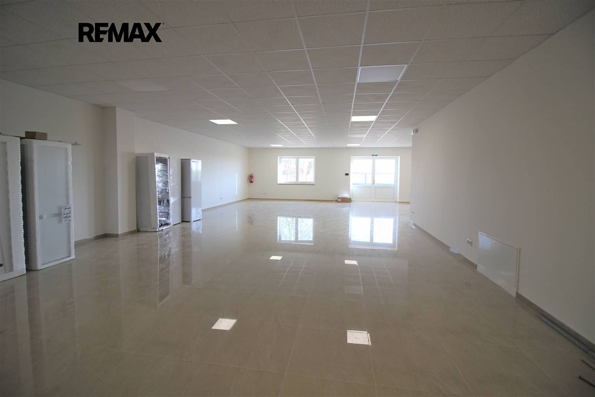 Pronájem obchodního prostoru 190 m² – fotografie 3