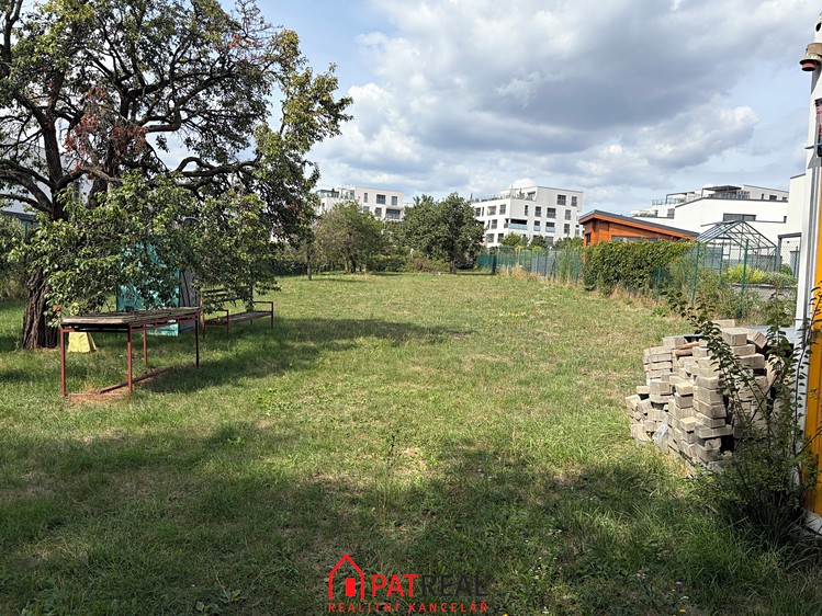 Pronájem pozemku, 848 m² (1 z 8)