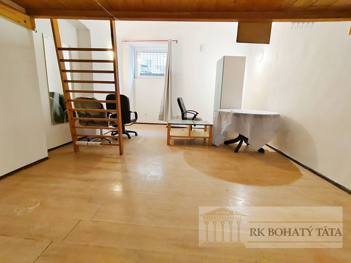 Pronájem kanceláře 75 m² – fotografie 2