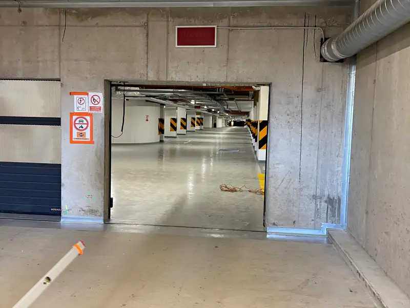 Pronájem garážového stání 14 m², Praha – náhled fotky 3