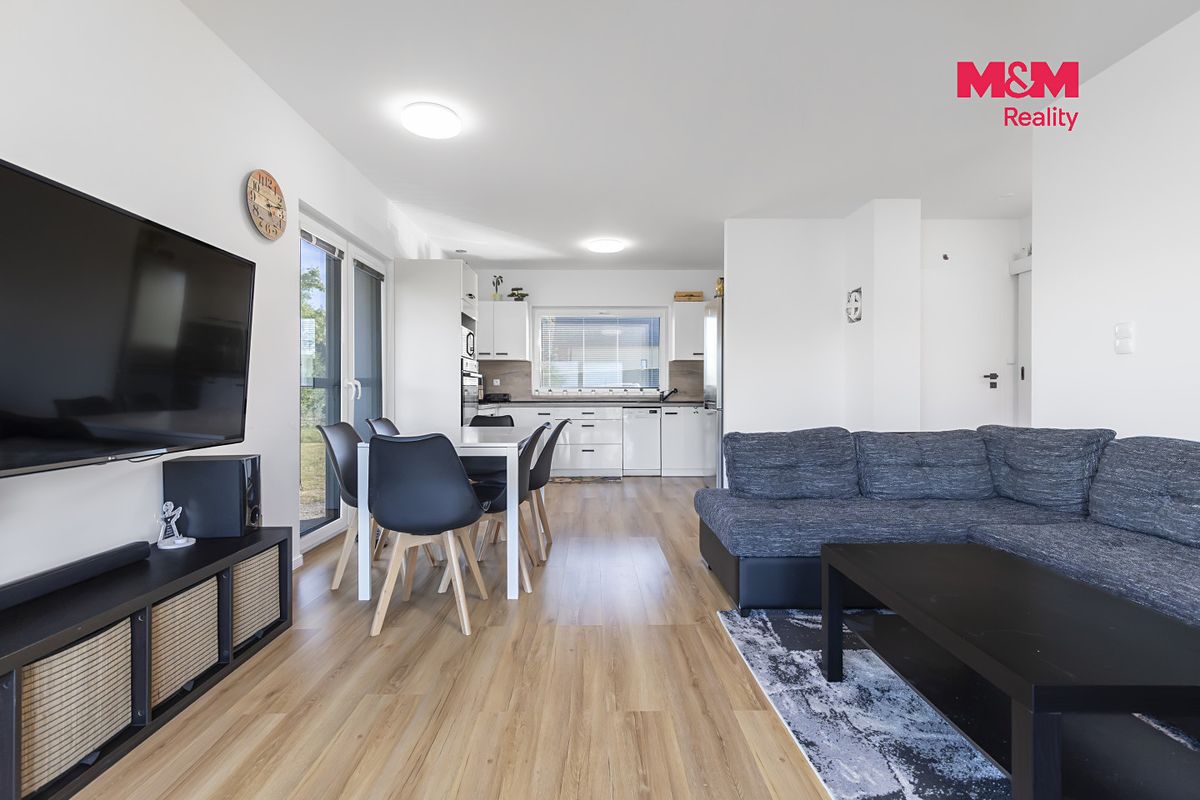 Prodej rodinného domu 143 m², pozemek 909 m² – fotografie 2