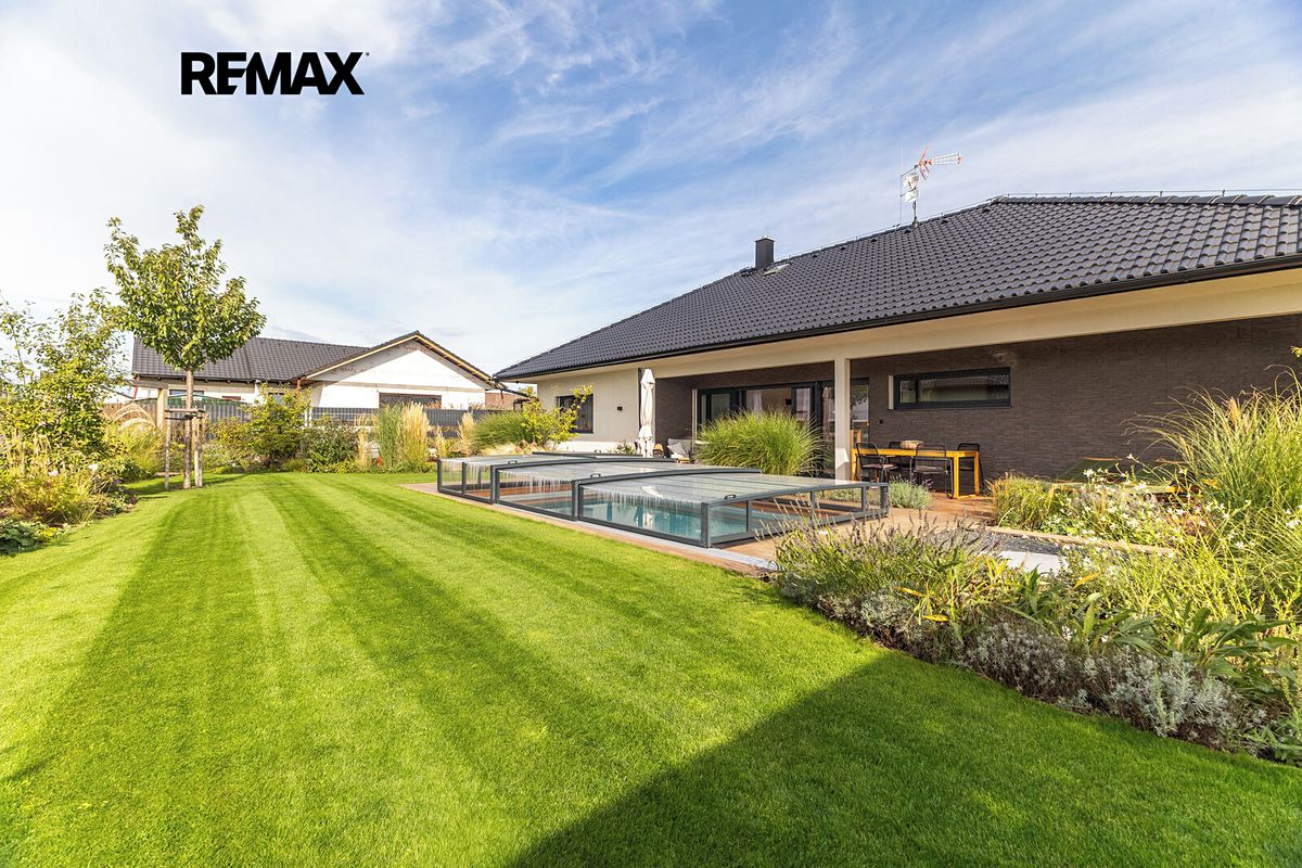 Prodej rodinného domu 180 m², pozemek 918 m², Černuc – fotka 1 z 3