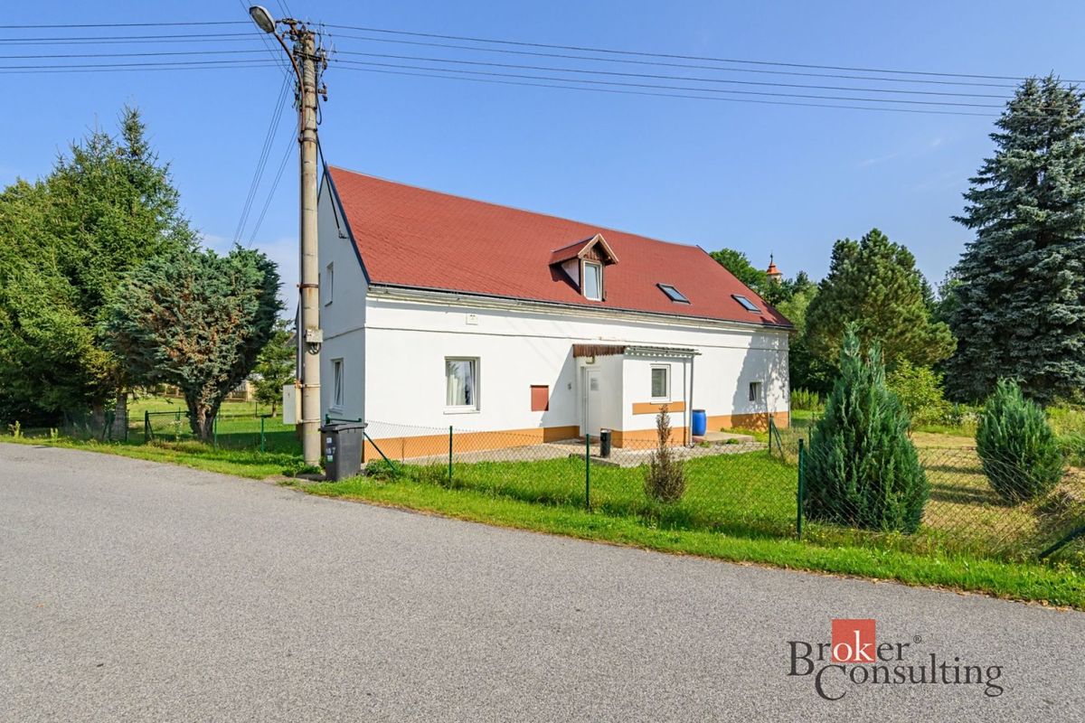 Prodej rodinného domu 240 m², pozemek 888 m², Bulovka – fotka 1 z 3