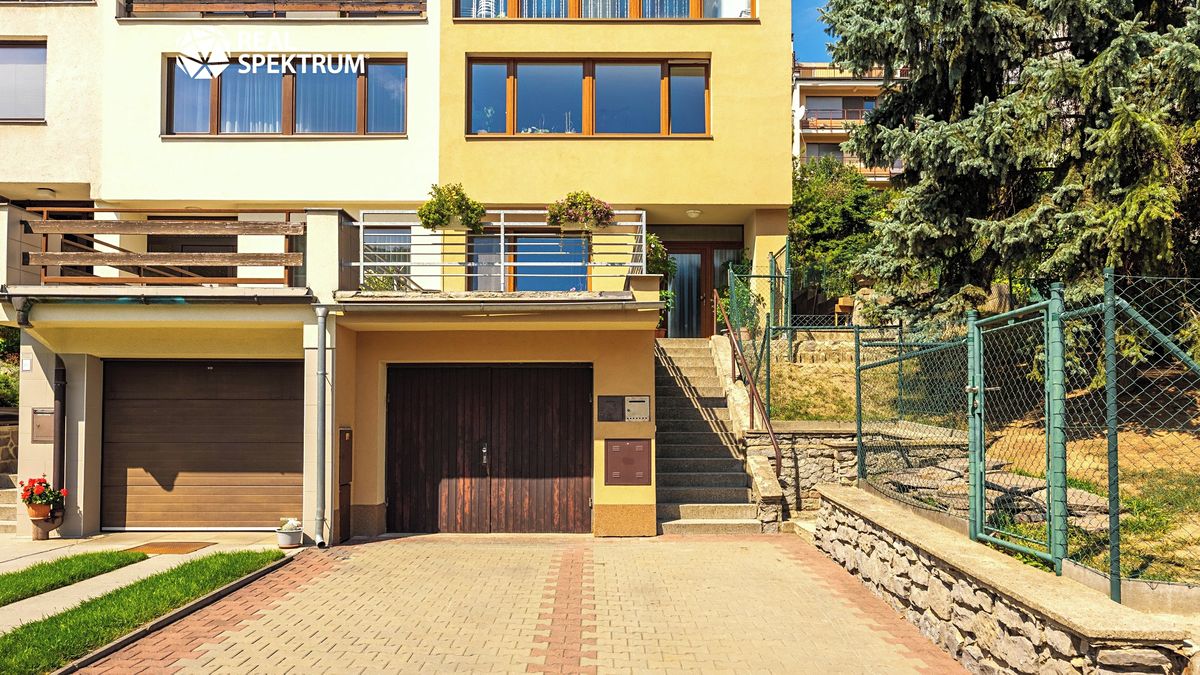 Prodej rodinného domu 217 m², pozemek 349 m²