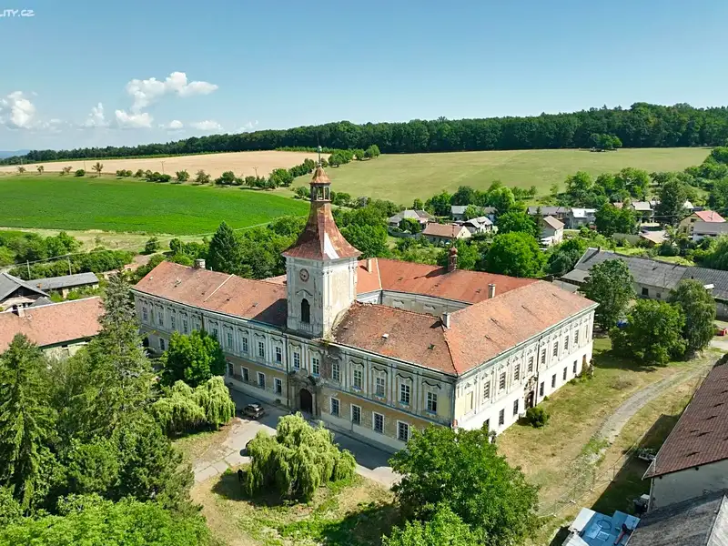 Prodej památky 4500 m², pozemek 10000 m², Přestavlky – náhled fotky 1