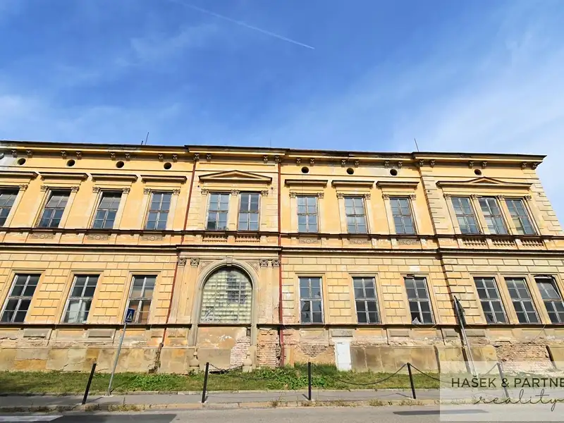 Prodej činžovního domu 1128 m², Mikulov – náhled fotky 1