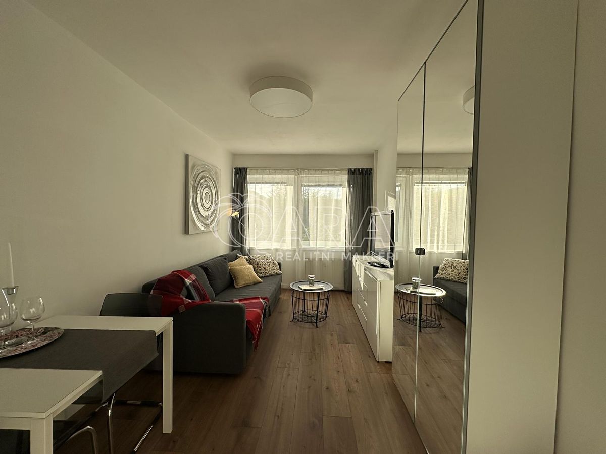 Pronájem bytu 1+kk 22 m² – fotografie 2