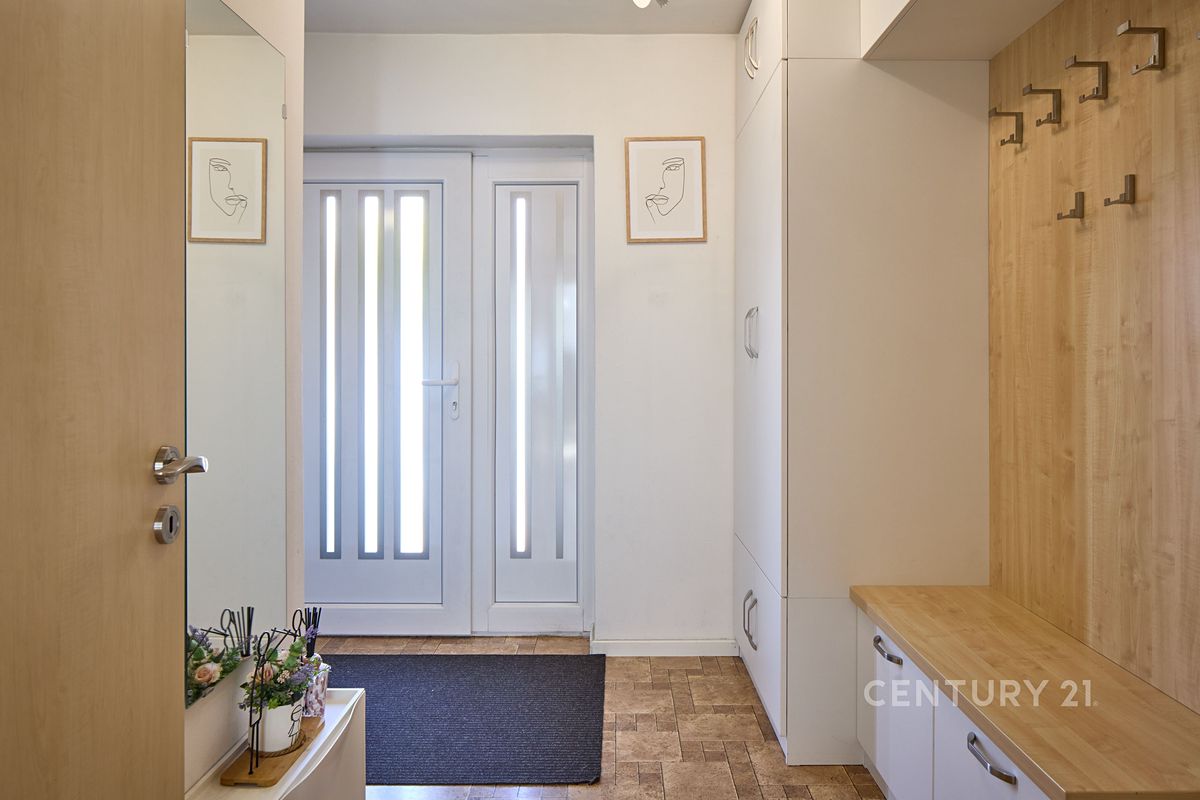 Prodej rodinného domu 260 m², pozemek 457 m² – fotografie 5