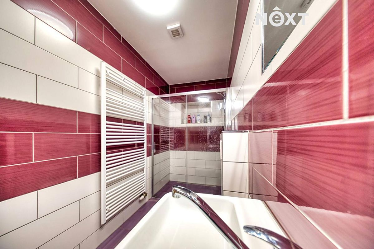 Prodej rodinného domu 140 m², pozemek 902 m² – fotografie 2