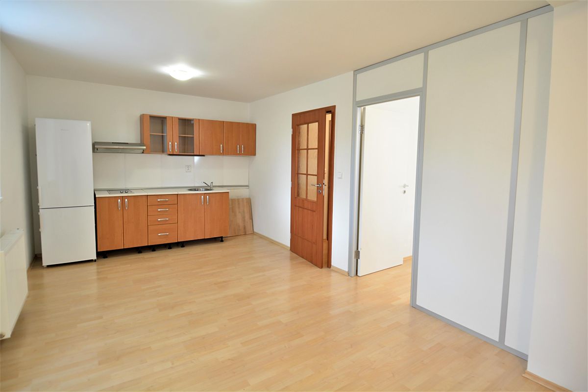 Pronájem bytu 2+kk 37 m² – fotografie 3