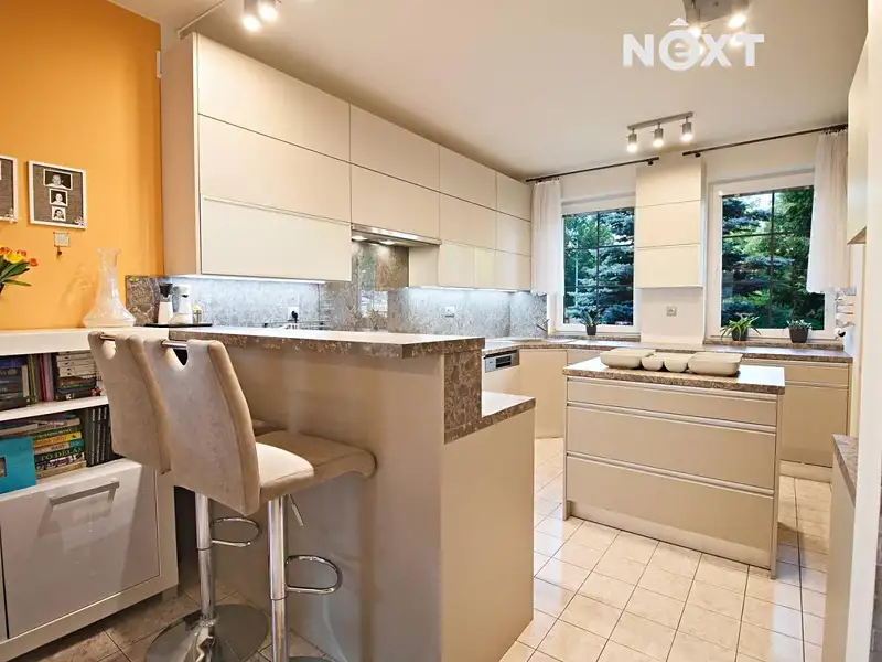 Prodej rodinného domu 254 m², pozemek 944 m², Hostivice – náhled fotky 2