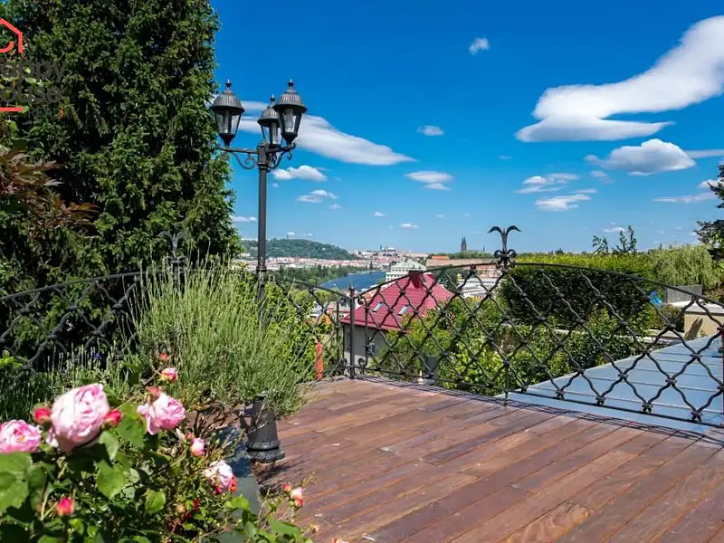 Pronájem rodinného domu 240 m², pozemek 820 m², Praha – náhled fotky 2