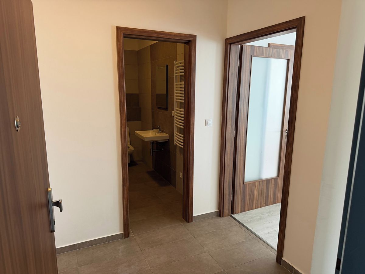 Pronájem bytu 2+kk 61 m² – fotografie 2