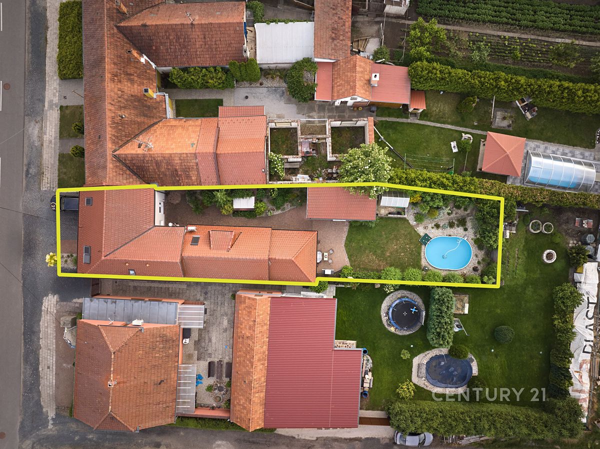 Prodej rodinného domu 260 m², pozemek 457 m² – fotografie 2