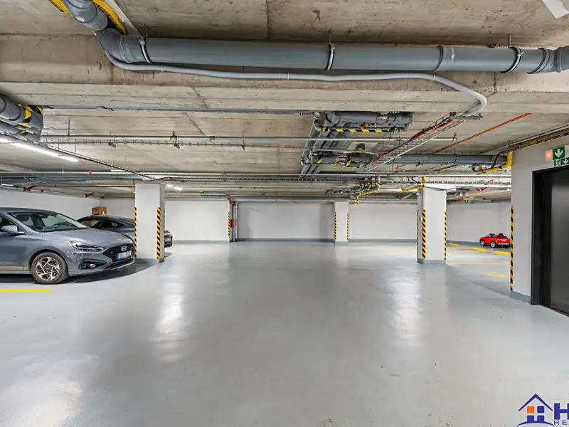 Prodej garážového stání 14 m², Praha – náhled fotky 2