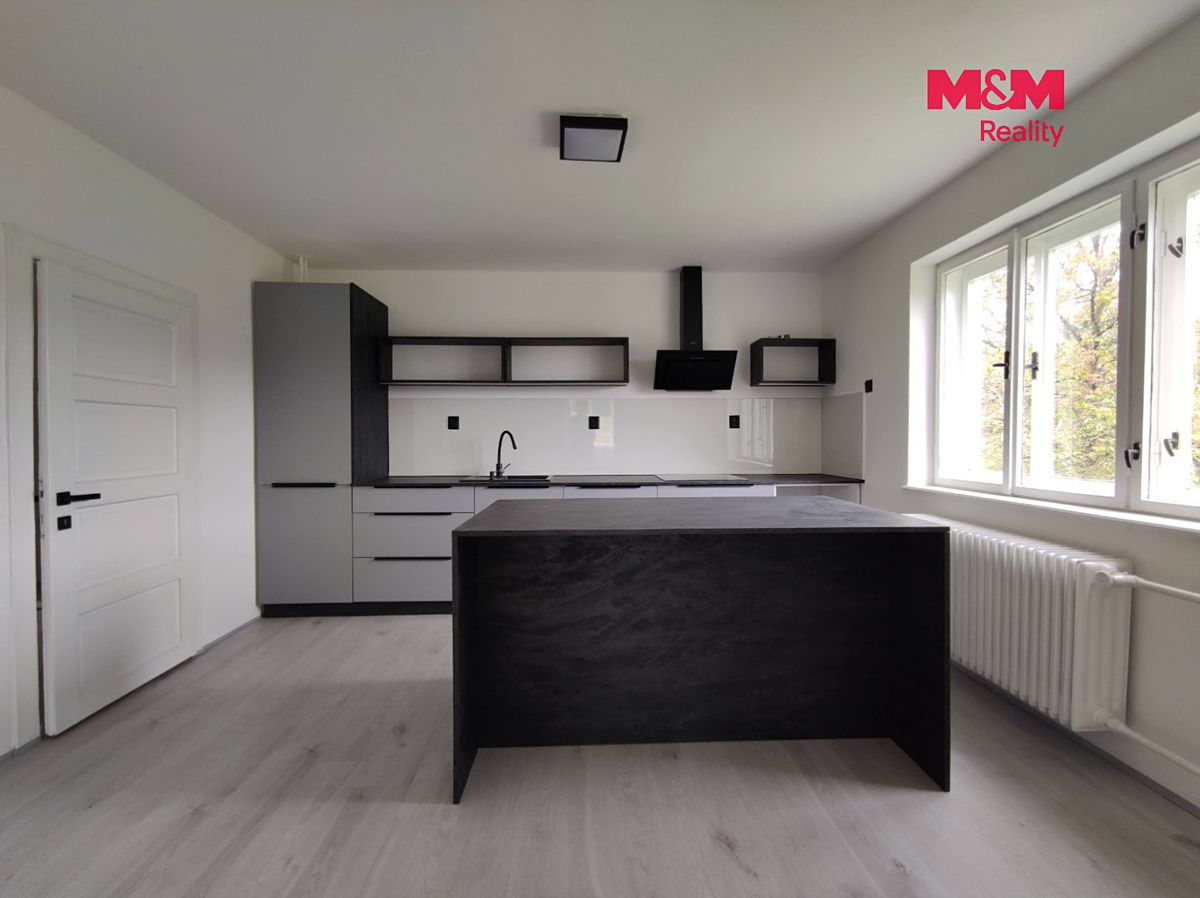 Prodej rodinného domu 150 m², pozemek 871 m² – fotografie 2