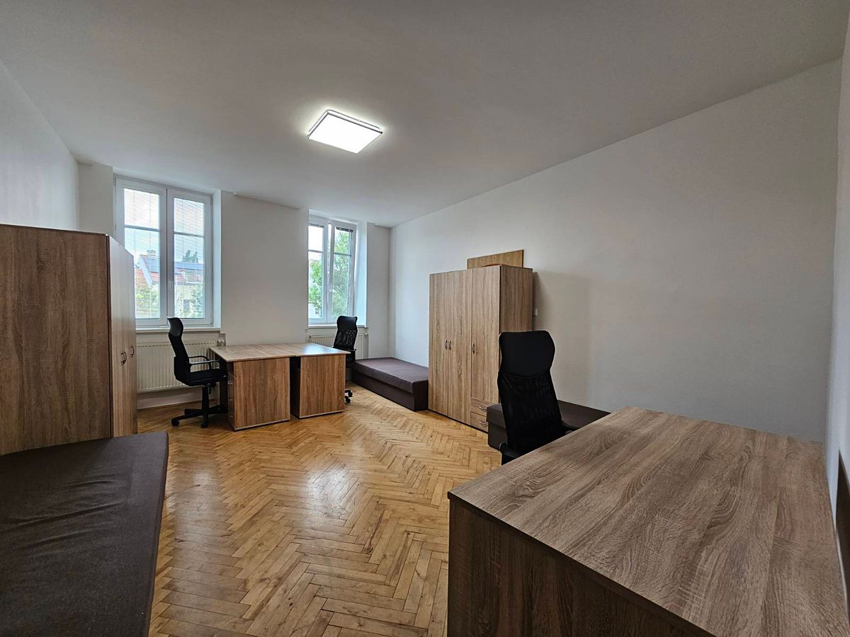 Pronájem bytu pokoje 120 m²
