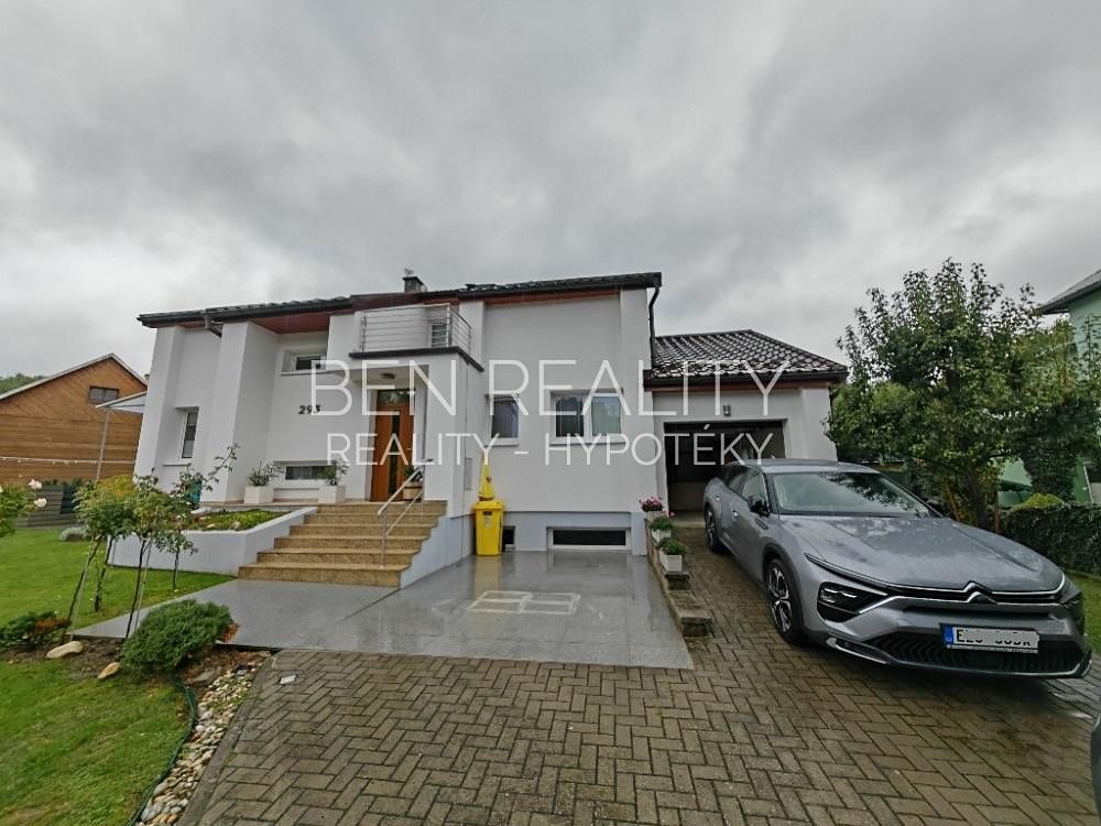 Prodej rodinného domu 230 m², pozemek 909 m²