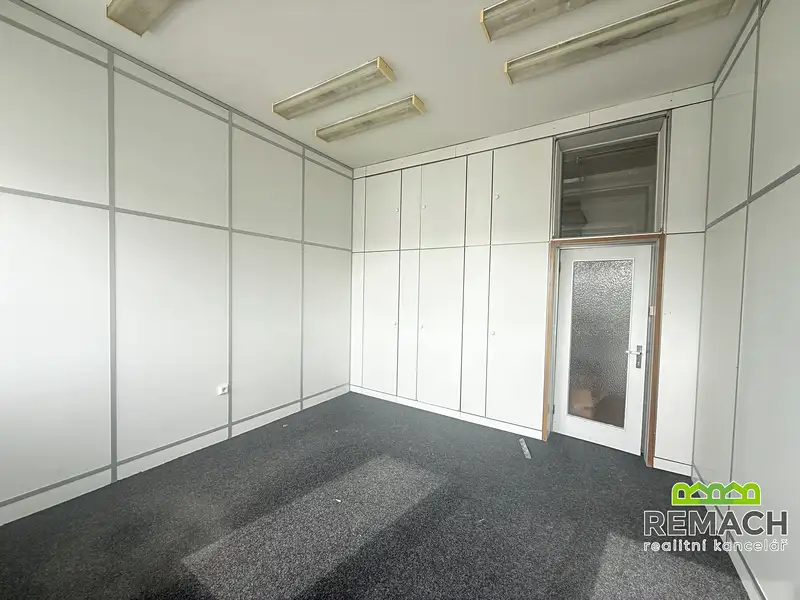 Pronájem obchodního prostoru 20 m², Staré Město – náhled fotky 3