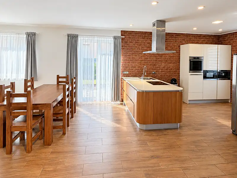 Prodej rodinného domu 335 m², pozemek 587 m², Líbeznice – náhled fotky 2