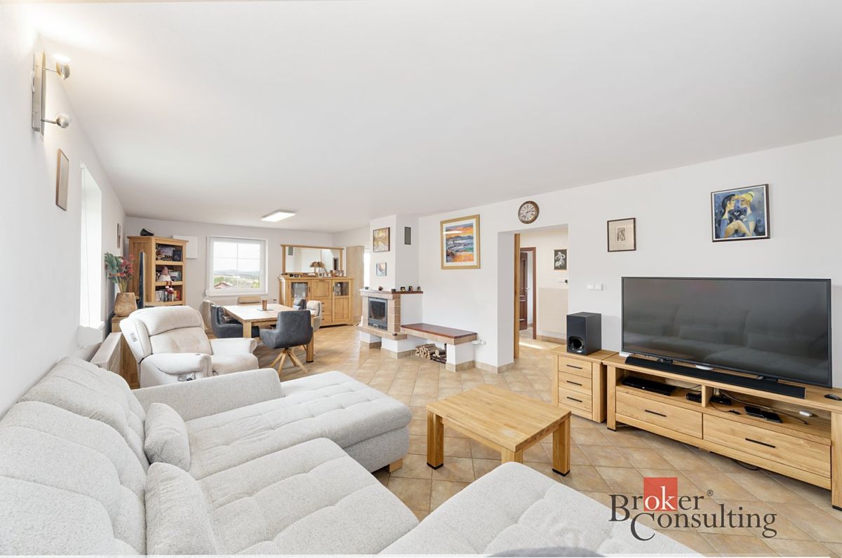 Prodej rodinného domu 239 m², pozemek 1179 m² – fotografie 4