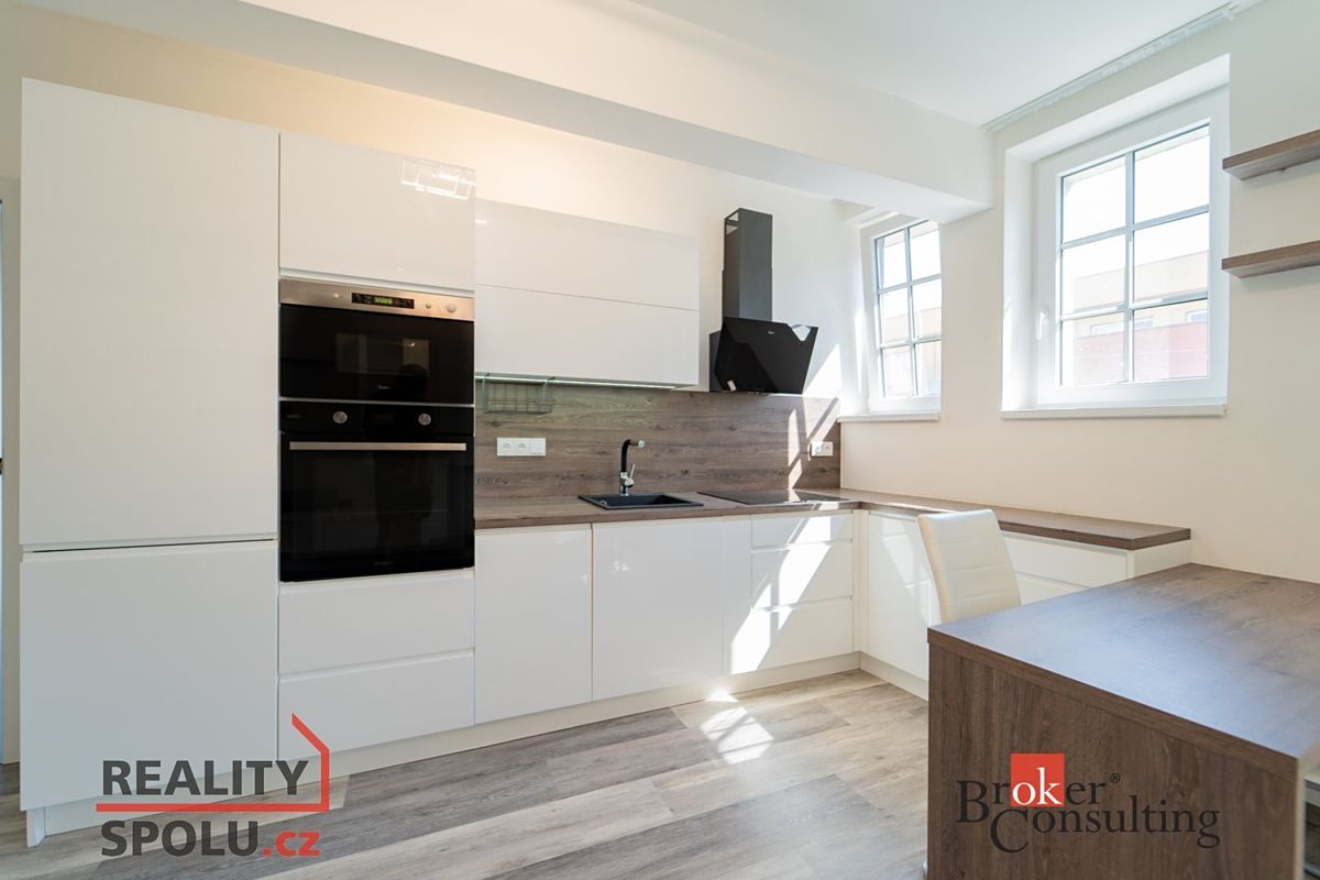 Pronájem bytu 2+kk 55 m² – fotografie 2