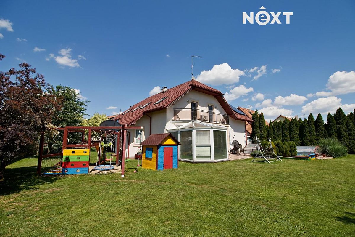 Prodej rodinného domu 254 m², pozemek 944 m²