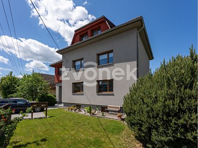 Prodej rodinného domu 284 m², pozemek 784 m²