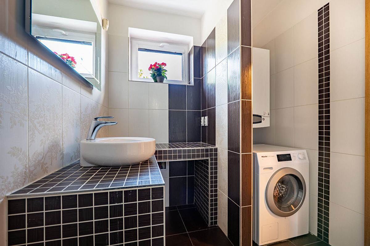 Prodej rodinného domu 211 m², pozemek 510 m² – fotografie 3