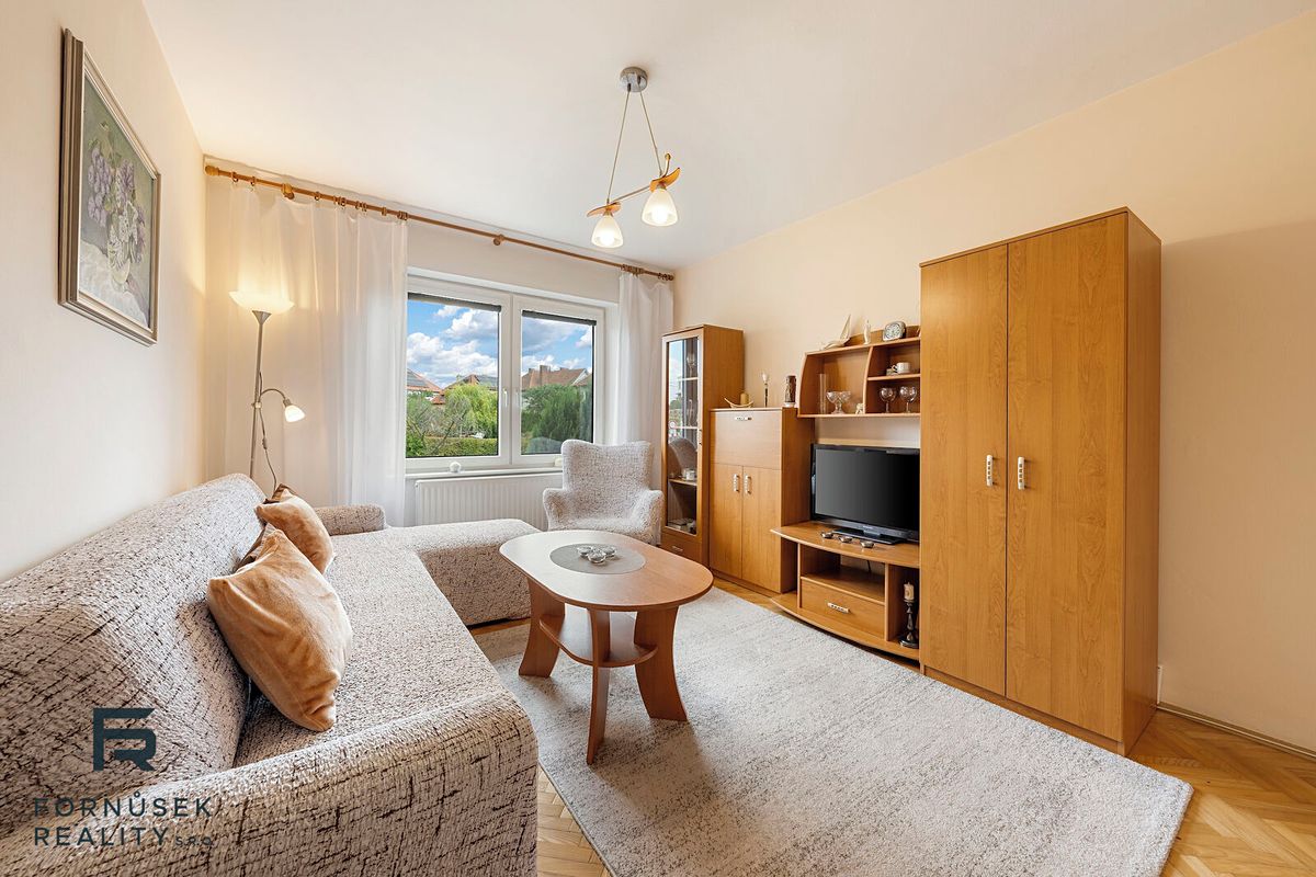 Prodej rodinného domu 229 m², pozemek 579 m² – fotografie 4