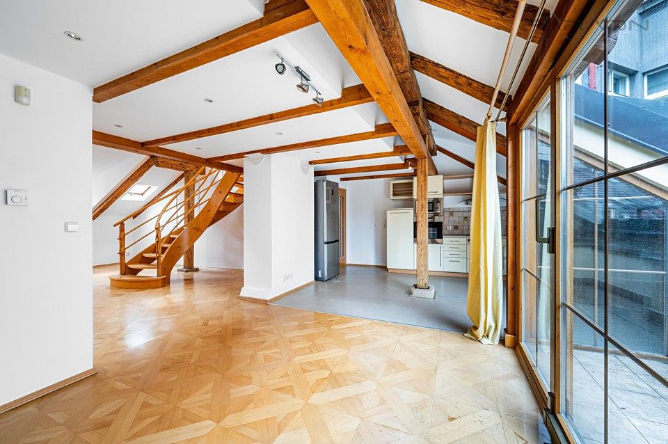 Pronájem bytu 4+kk 221 m² – fotografie 4